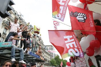 Char HES à La Gay Pride de Paris, en 2007