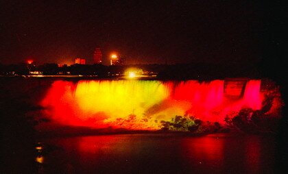 Chutes du Niagara illuminées
